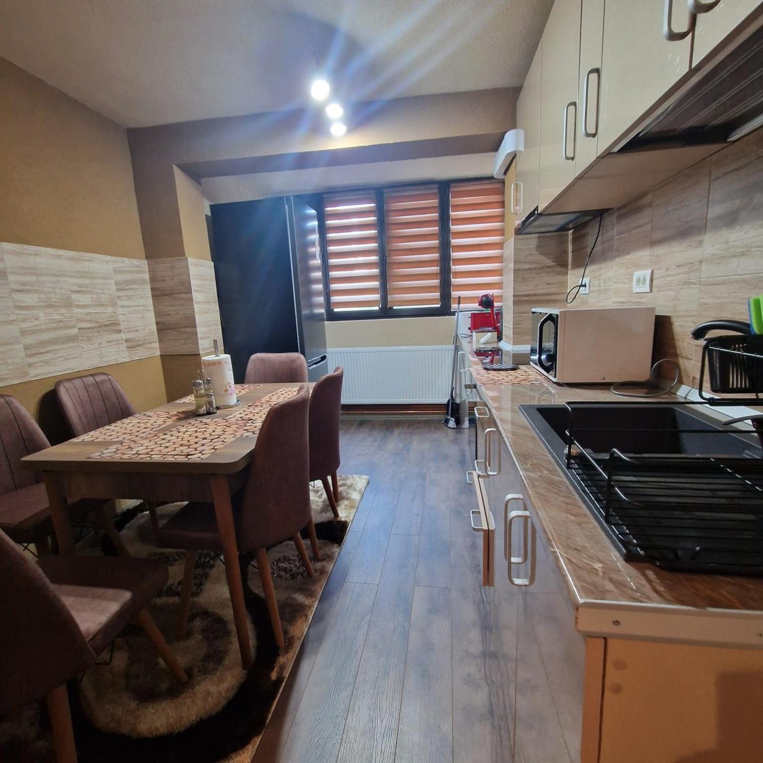 Apartament Iulius 4 คูร์ตา เด อาร์เจช ภายนอก รูปภาพ