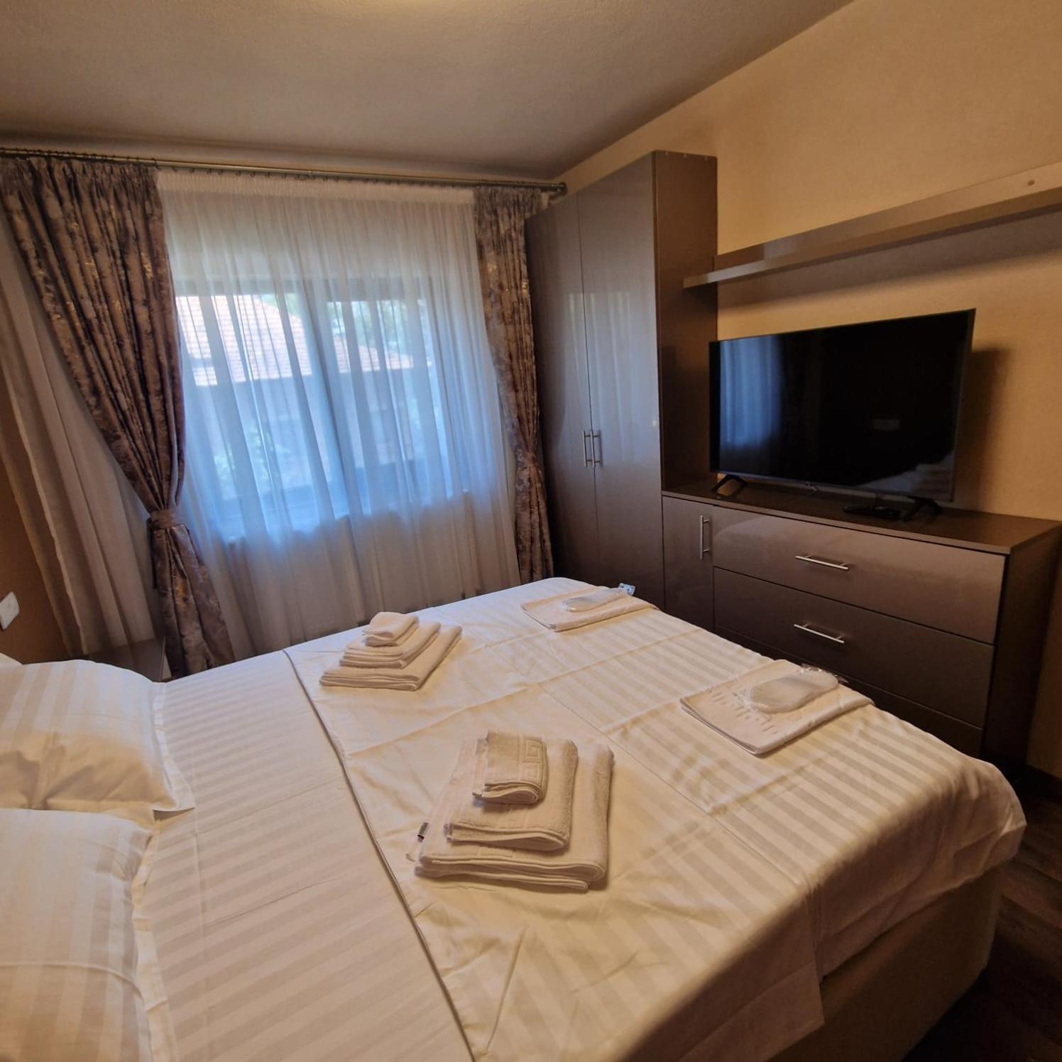 Apartament Iulius 4 คูร์ตา เด อาร์เจช ภายนอก รูปภาพ